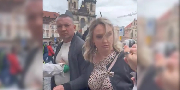 У Празі поліція затримала в аеропорту росіян за напад на волонтерів, які збирали допомогу для України (ВІДЕО)