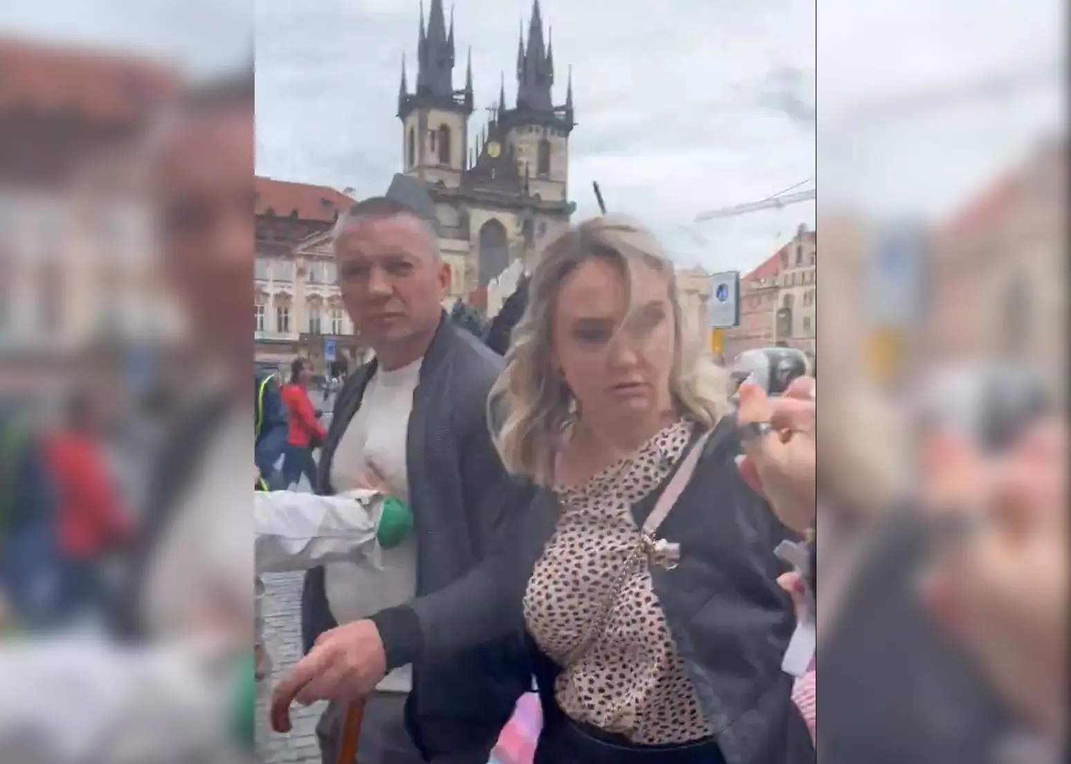 У Празі поліція затримала в аеропорту росіян за напад на волонтерів, які збирали допомогу для України (ВІДЕО)