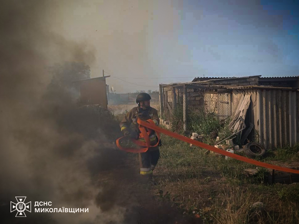 На Миколаївщині з 14 пожеж за добу одна була внаслідок російського обстрілу (ФОТО) 2