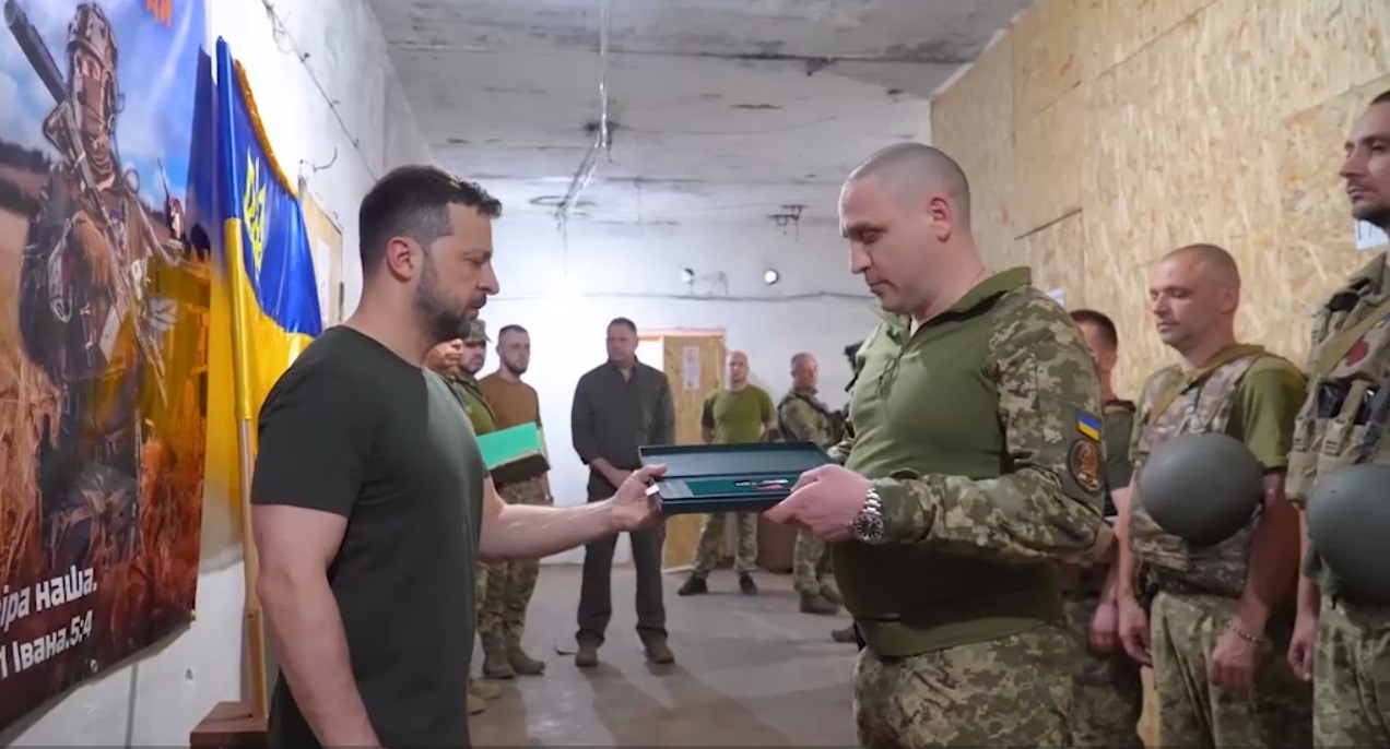 На Донеччині Зеленський відзначив нагородами бійців трьох бригад (ВІДЕО)