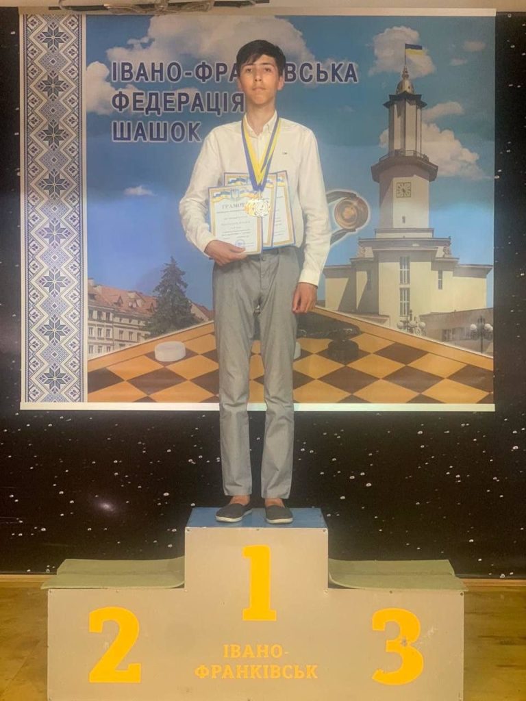 Матвєй Колєсніков з Миколаєва здобув три нагороди чемпіонату України з шашок-100 (ФОТО) 1