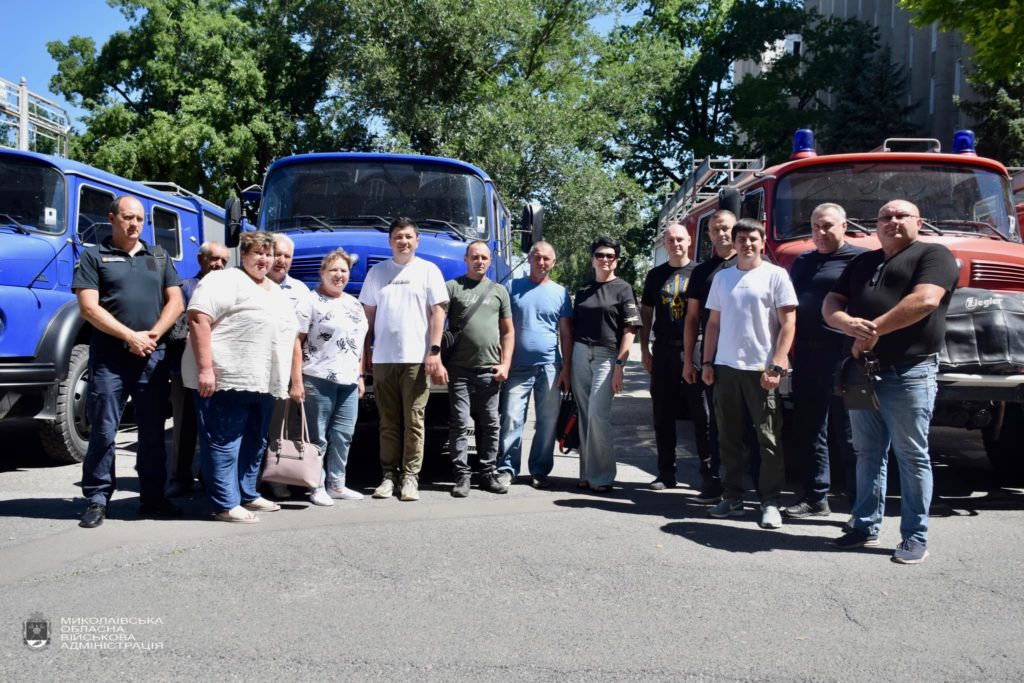 Лісівники та три громади Миколаївщини отримали 5 рятувально-пожежних автомобілів від благодійників (ФОТО) 1