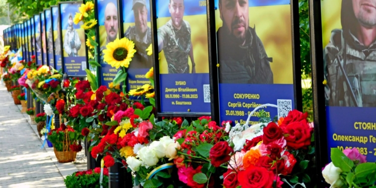 У Баштанці на Миколаївщині відкрили Алею загиблих Героїв (ФОТО)