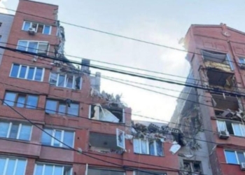 Російська ракета поцілила в 9-поверхівку в Дніпрі (ФОТО, ВІДЕО)