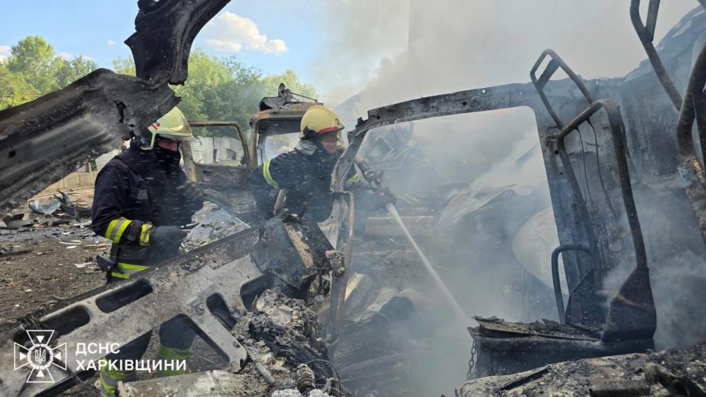 У Харкові ліквідовано пожежу на місці влучання російського КАБа, кількість постраждалих збільшилась до 10 (ФОТО) 1