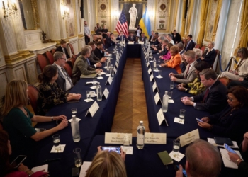 Зеленський в Парижі зустрівся з конгресменами США (ФОТО)