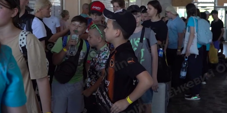 Перша в цьому році група дітей з Миколаєва відправилась на відпочинок до Закарпаття