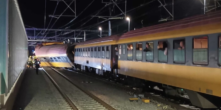 У Чехії пасажирський потяг, який прямував в Україну, зіштовхнувся з вантажним, – є загиблі та поранені