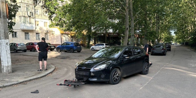 В Миколаєві водійка на Ford Focus збила хлопчика на велосипеді (ФОТО)