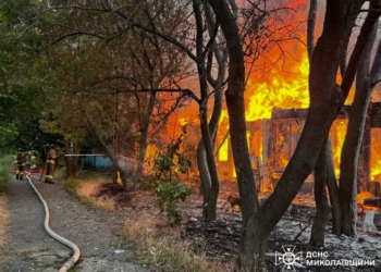 Ворог з Кінбурнської коси обстріляв Очаків – горіла база відпочинку (ФОТО, ВІДЕО)