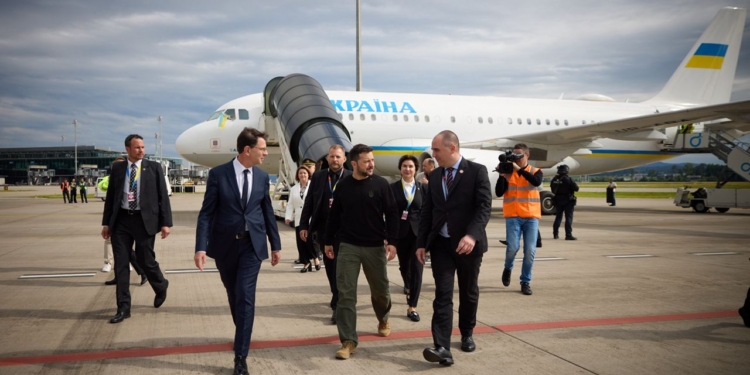 Зеленський прибув до Швейцарії, де пройде Глобальний саміт миру