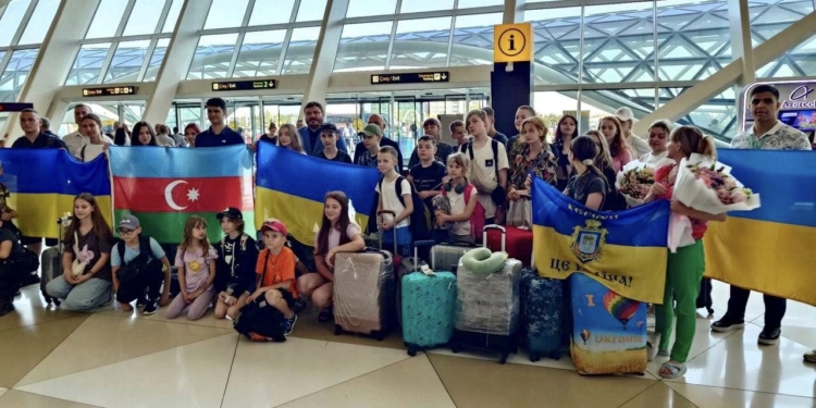 Група дітей з Миколаївщини та Херсонщини прибула до Азербайджану на відпочинок (ФОТО)