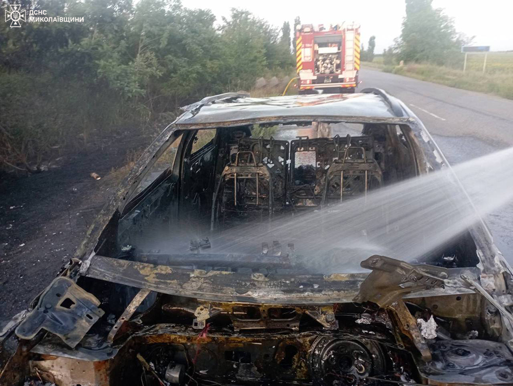 Вогнеборці Миколаївщини за вчора загасили пожежу комбайну та двох автівок (ФОТО) 3