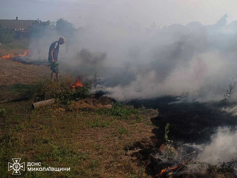 На Миколаївщині з 14 пожеж за добу одна була внаслідок російського обстрілу (ФОТО) 4