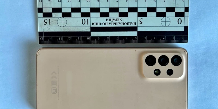 На Миколаївщині киянин, погрожуючи ножем, відібрав мобільний телефон та кошти з каси магазину (ФОТО)