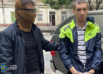 В Одесі затримли чоловіків, які за завданням ФСБ мали підпалювати авто  військових і залучили наркоманів (ФОТО)