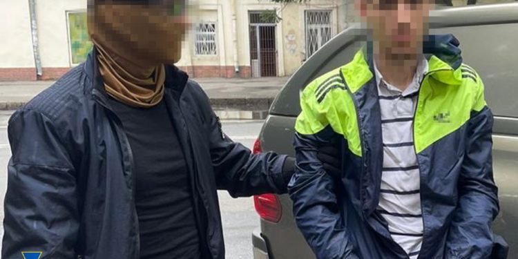 В Одесі затримли чоловіків, які за завданням ФСБ мали підпалювати авто  військових і залучили наркоманів (ФОТО)