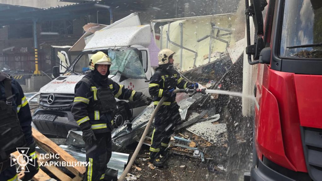 У Харкові ліквідовано пожежу на місці влучання російського КАБа, кількість постраждалих збільшилась до 10 (ФОТО) 3