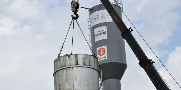 Снігурівська міська лікарня на Миколаївщині отримала від благодійників нову водонапірну башту (ФОТО)