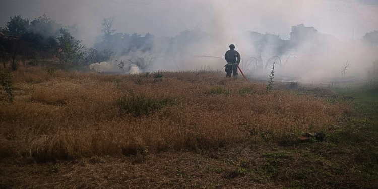 На Миколаївщині з 14 пожеж за добу одна була внаслідок російського обстрілу (ФОТО)