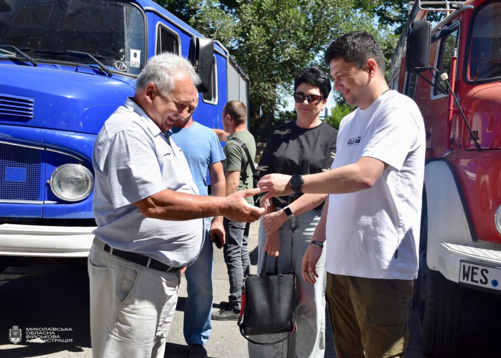 Лісівники та три громади Миколаївщини отримали 5 рятувально-пожежних автомобілів від благодійників (ФОТО) 5