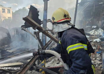 У Харкові ліквідовано пожежу на місці влучання російського КАБа, кількість постраждалих збільшилась до 10 (ФОТО)