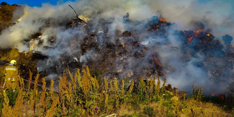У Миколаєві знову горить сміттєзвалище (ФОТО, ВІДЕО)