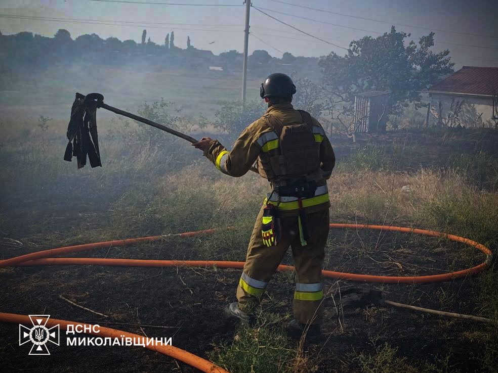 На Миколаївщині з 14 пожеж за добу одна була внаслідок російського обстрілу (ФОТО) 8