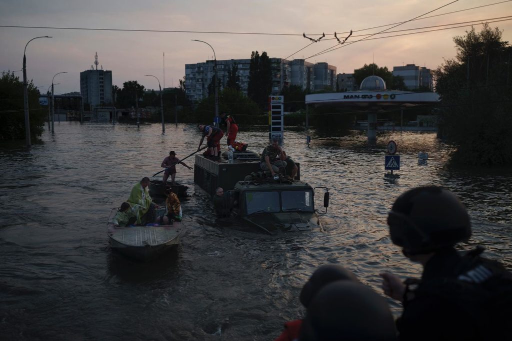 Підрив Каховської ГЕС - свідомий і прорахований злочин, - Зеленський (ФОТО) 11