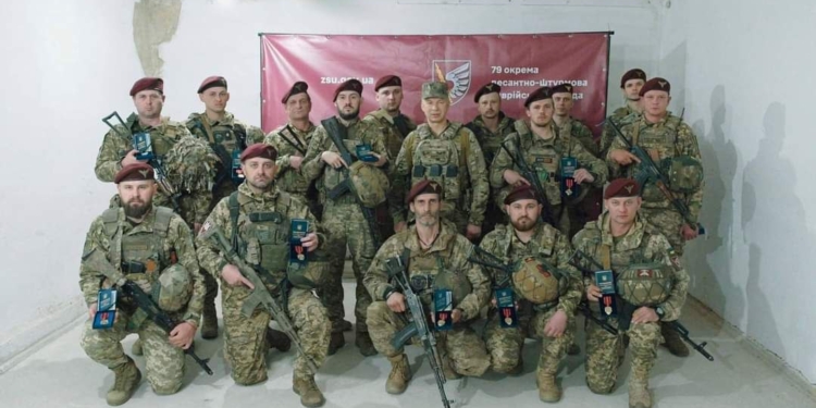 Головнокомандувач ЗСУ вручив нагороди воїнам миколаївської «79-ки» (ФОТО)