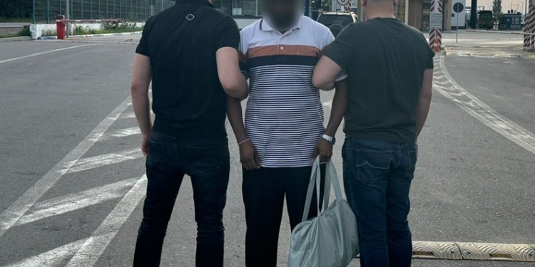 Житель Одещини запропонував хабар контррозвідникам СБУ, щоб позбавитись конкурента у любовному трикутнику