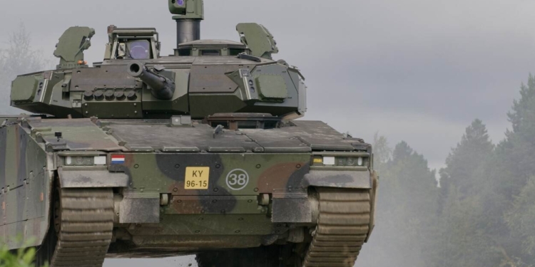 Нідерланди виділяють 400 млн євро на закупівлю бронемашин CV90 для України