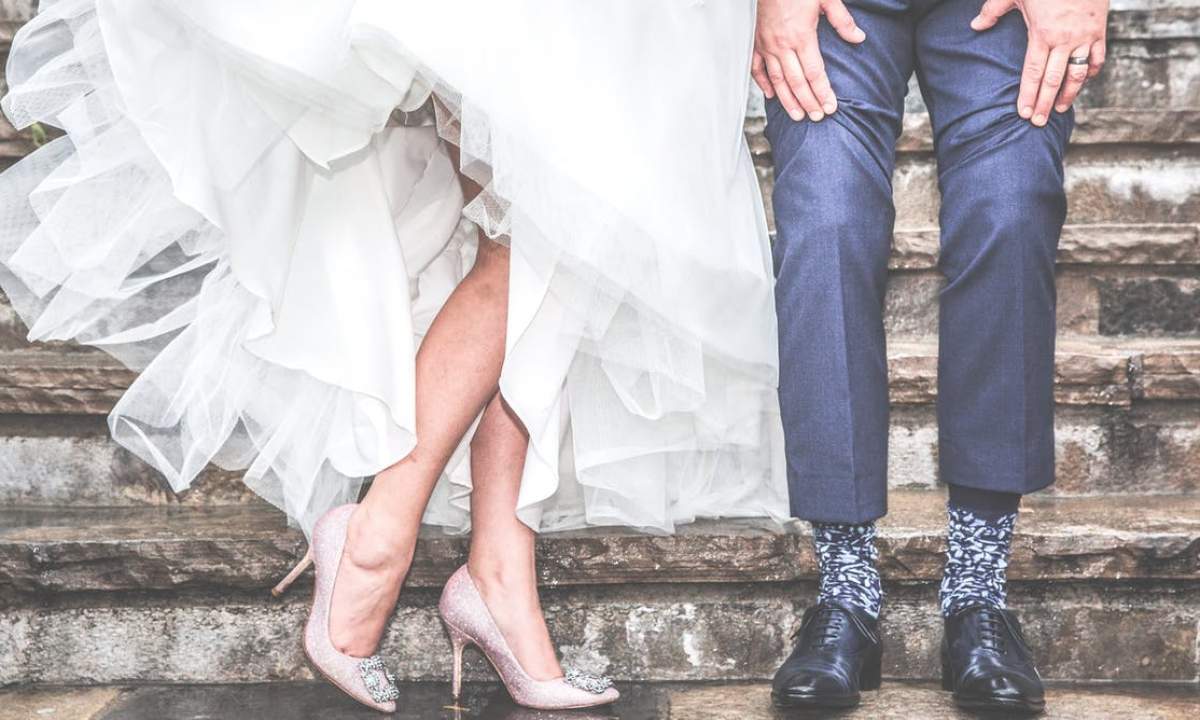 Закохалася в мережі. 71-річна українка зібралась заміж за “лікаря з Британії” – віддала 1 млн.