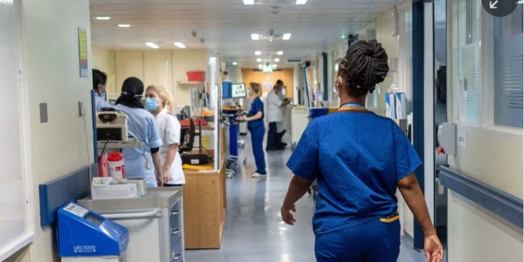 Російські хакери викрали дані пацієнтів Британії – через це скасовані 1 134 операції, в тому числі з лікування раку і трансплантації