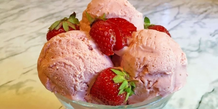 Зробити морозиво з полуниці вдома дуже легко – воно і смачне, і не шкідливе