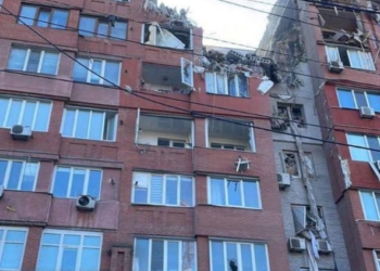 Російська ракета поцілила в 9-поверхівку в Дніпрі (ФОТО, ВІДЕО)