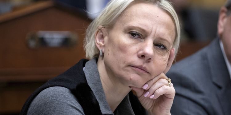 А українці здогадувались. Спартц дістала персонал Конгресу своїм хамством – Комітет з етики проводить розслідування