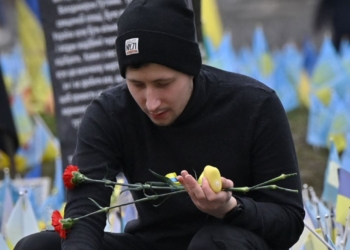 Українці не вірять, що хтось буде за нас воювати, але вірять в перемогу. Серед молоді оптимістів менше