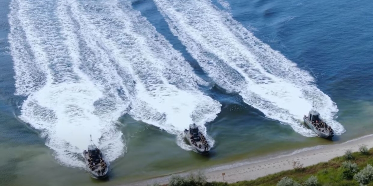 Українські десантники провели масштабнні навчання на узбережжі Чорного моря, – ВМС (ВІДЕО)