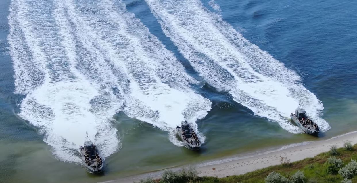 Українські десантники провели масштабнні навчання на узбережжі Чорного моря, – ВМС (ВІДЕО)