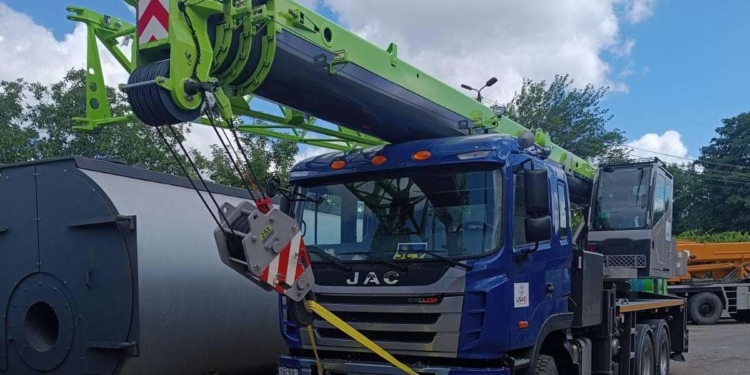 «Миколаївоблтеплоенерго» отримало сучасний автокран від USAID (ФОТО)