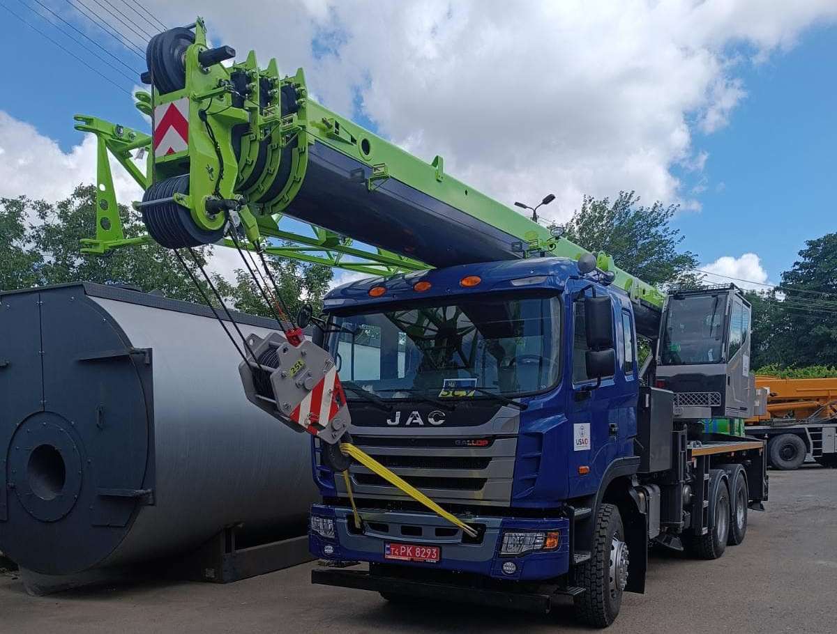 «Миколаївоблтеплоенерго» отримало сучасний автокран від USAID (ФОТО)