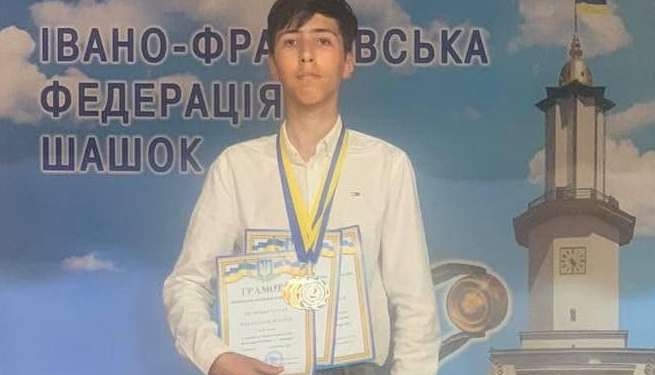 Матвєй Колєсніков з Миколаєва здобув три нагороди чемпіонату України з шашок-100 (ФОТО)