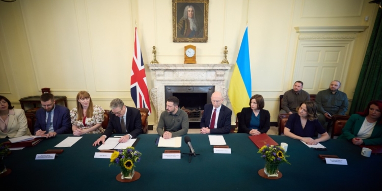 Володимир Зеленський виступив на засіданні британського уряду. Про що говорив (ФОТО)