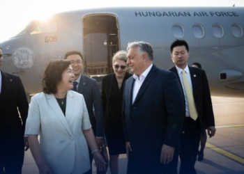 Орбан несподівано полетів до Китаю з «мирною місією» щодо України