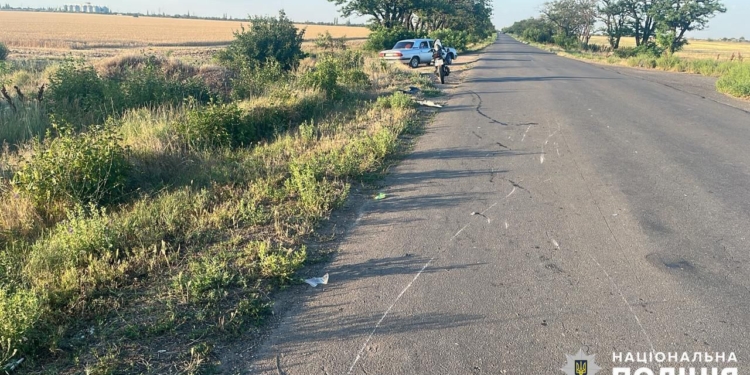На Миколаївщині в ДТП постраждали двоє неповнолітніх – водій та пасажир мотоцикла (ФОТО)
