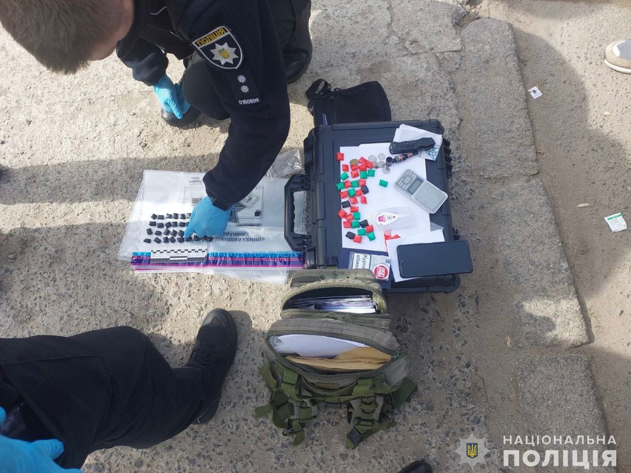 Організували схему збуту психотропів та наркозілля на території Миколаєва: судитимуть організовану групу «закладників»