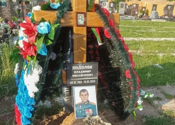 Брат радника керівника ОП Подоляка помер в росії. На його могилі – вінок від «Центру підготовки офіцерів ГРУ» (ФОТО)