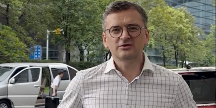 Кулеба вже в Китаї, готується до “розлогих переговорів” (ВІДЕО)