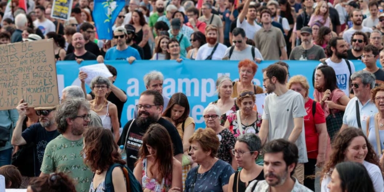 В Барселоні місцеві обстріляли туристів – з водяних пістолетів. Так протестували проти чужинців (ВІДЕО)